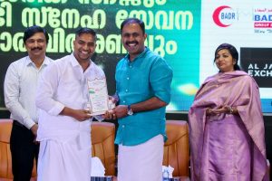 Mr. Shiju Sasidharan Receiving memento from Mr. Abin Varkey State General Secretary at Indian Youth Congress,Kerala & Dr. Maria Oommen Daughter of former Kerala Chief Minister Shri Oommen Chandy
