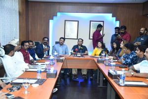 Mr. Boban along with Malayalam cine actors Jagathy Sreekumar and Roma during a function in Muscat.